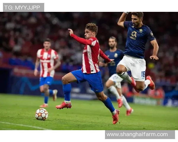 西班牙人队在回放中重温精彩瞬间与战术分析